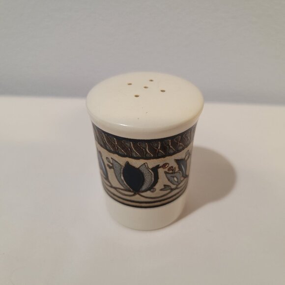 Mikasa Arabella Pepper Shaker. Vintage 90s. Discontinued. - Picture 1 of 6
